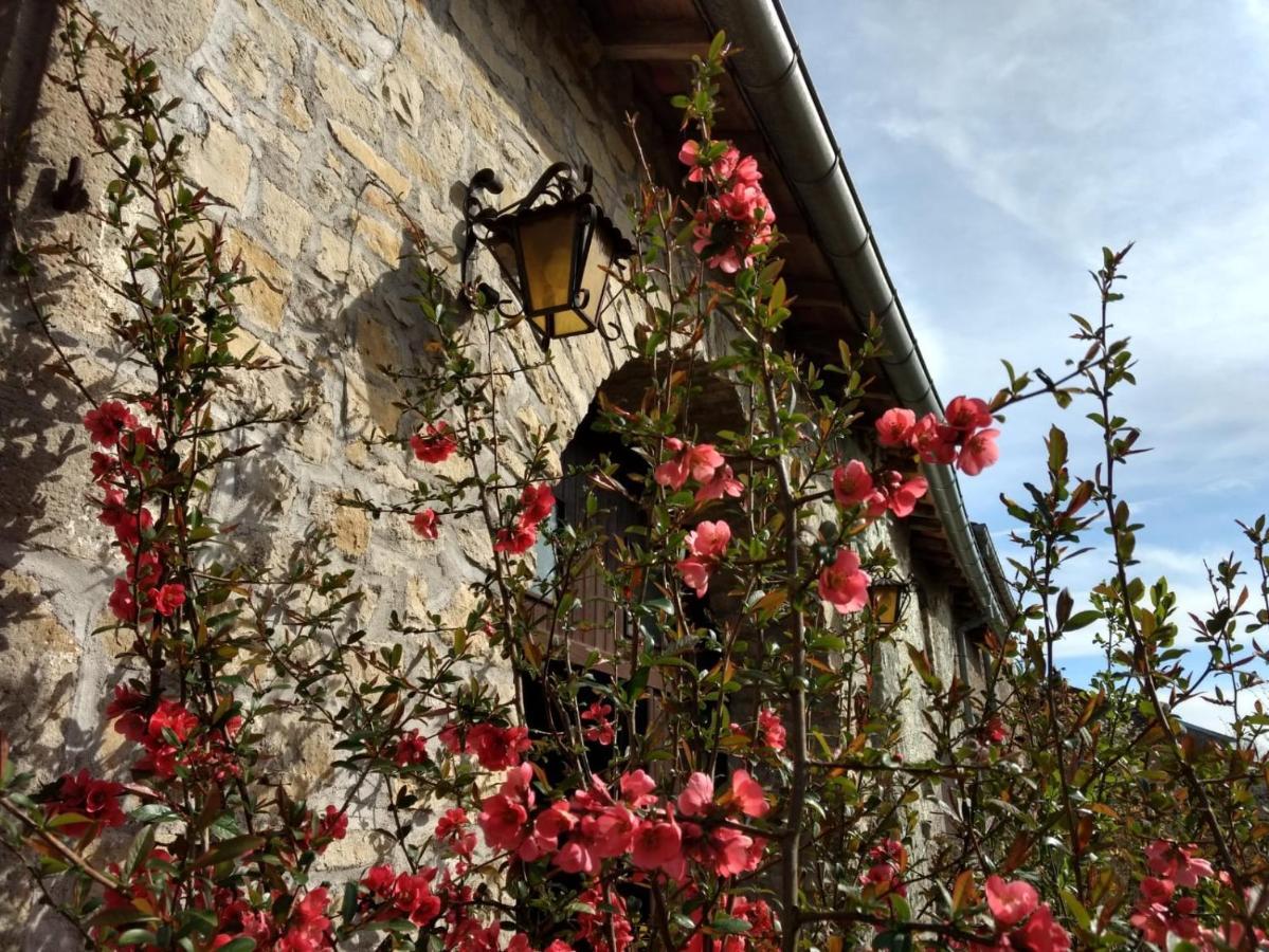 Le Voila Bed & Breakfast Melay  Exterior photo
